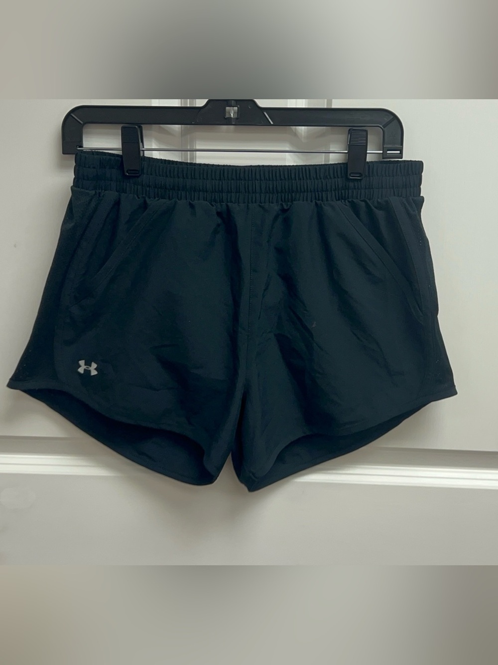 Under Armour Women's Black Fly By Shorts size Medium